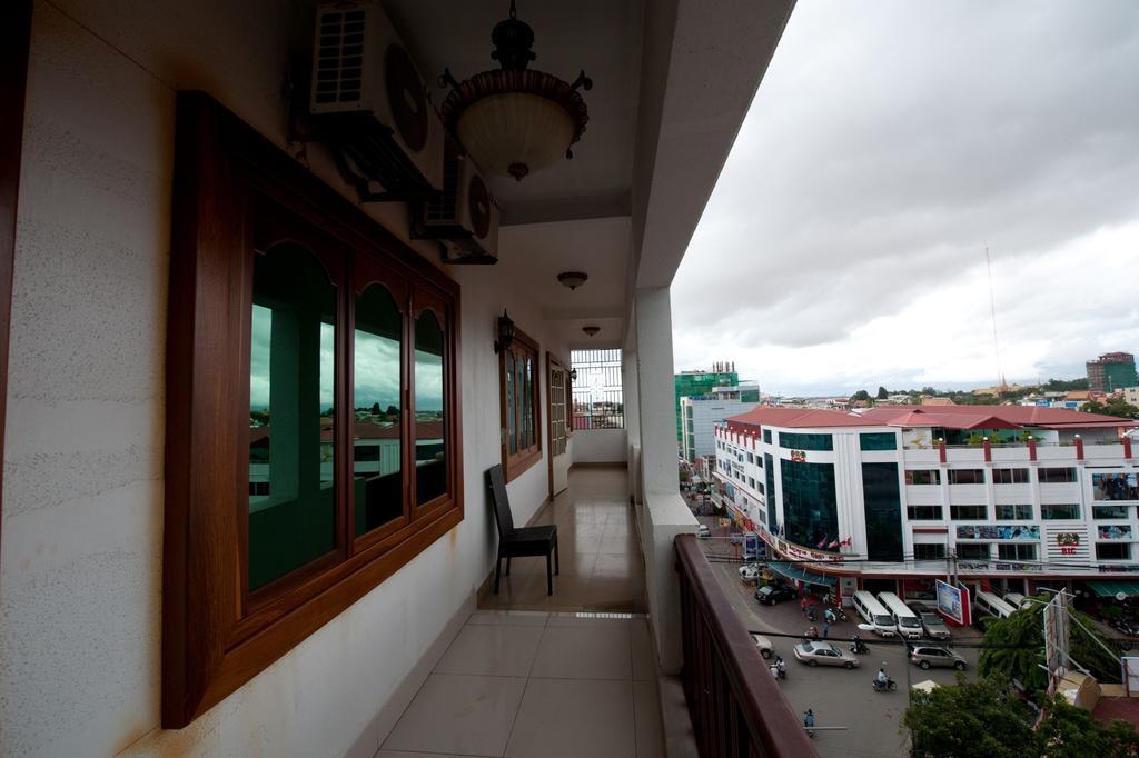 Wei Si Deng Hotel & Restaurant Phnom Penh Exteriör bild