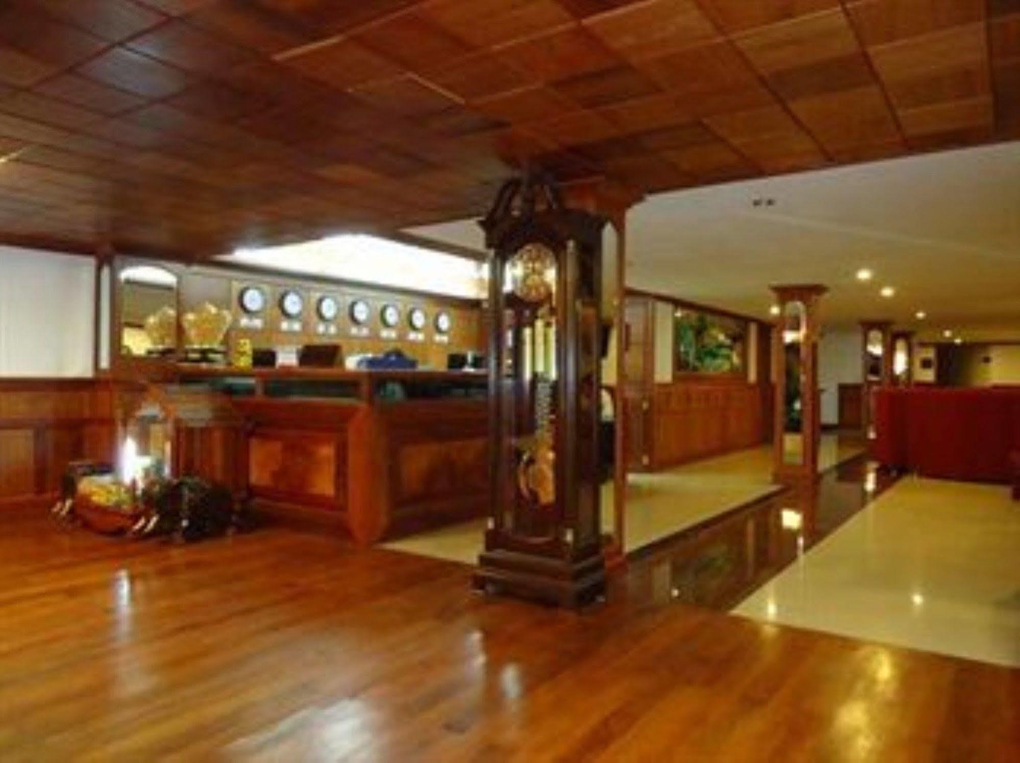 Wei Si Deng Hotel & Restaurant Phnom Penh Exteriör bild